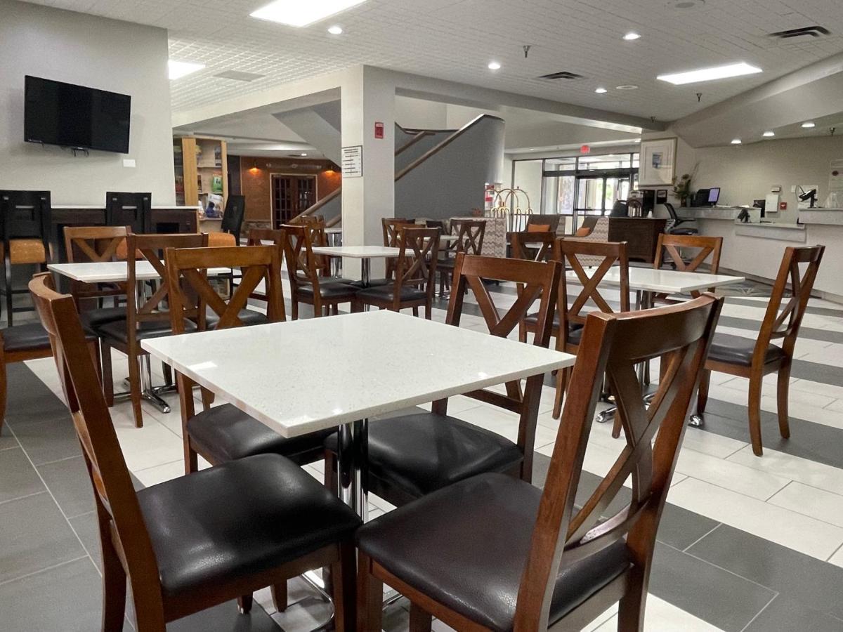 Crossroads Hotel And Huron Event Center ภายนอก รูปภาพ