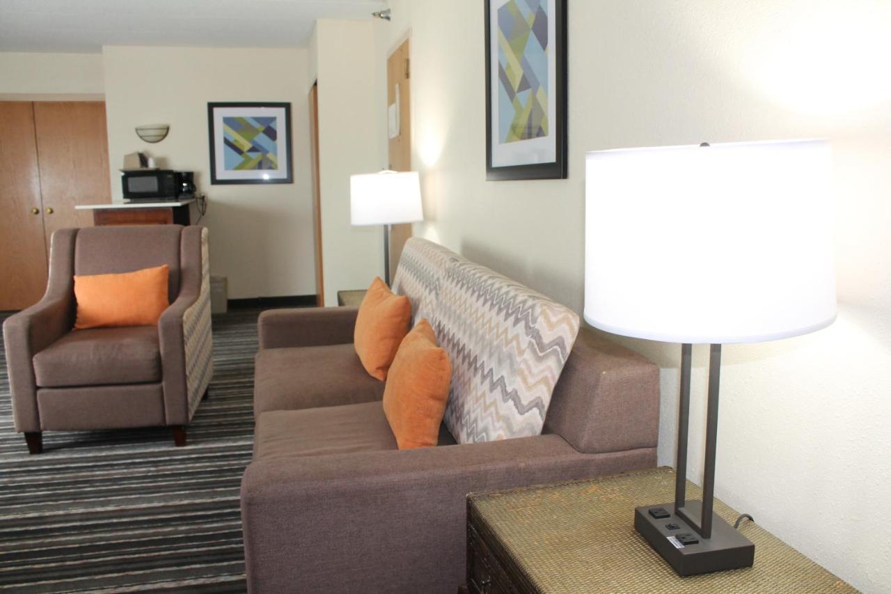 Crossroads Hotel And Huron Event Center ภายนอก รูปภาพ
