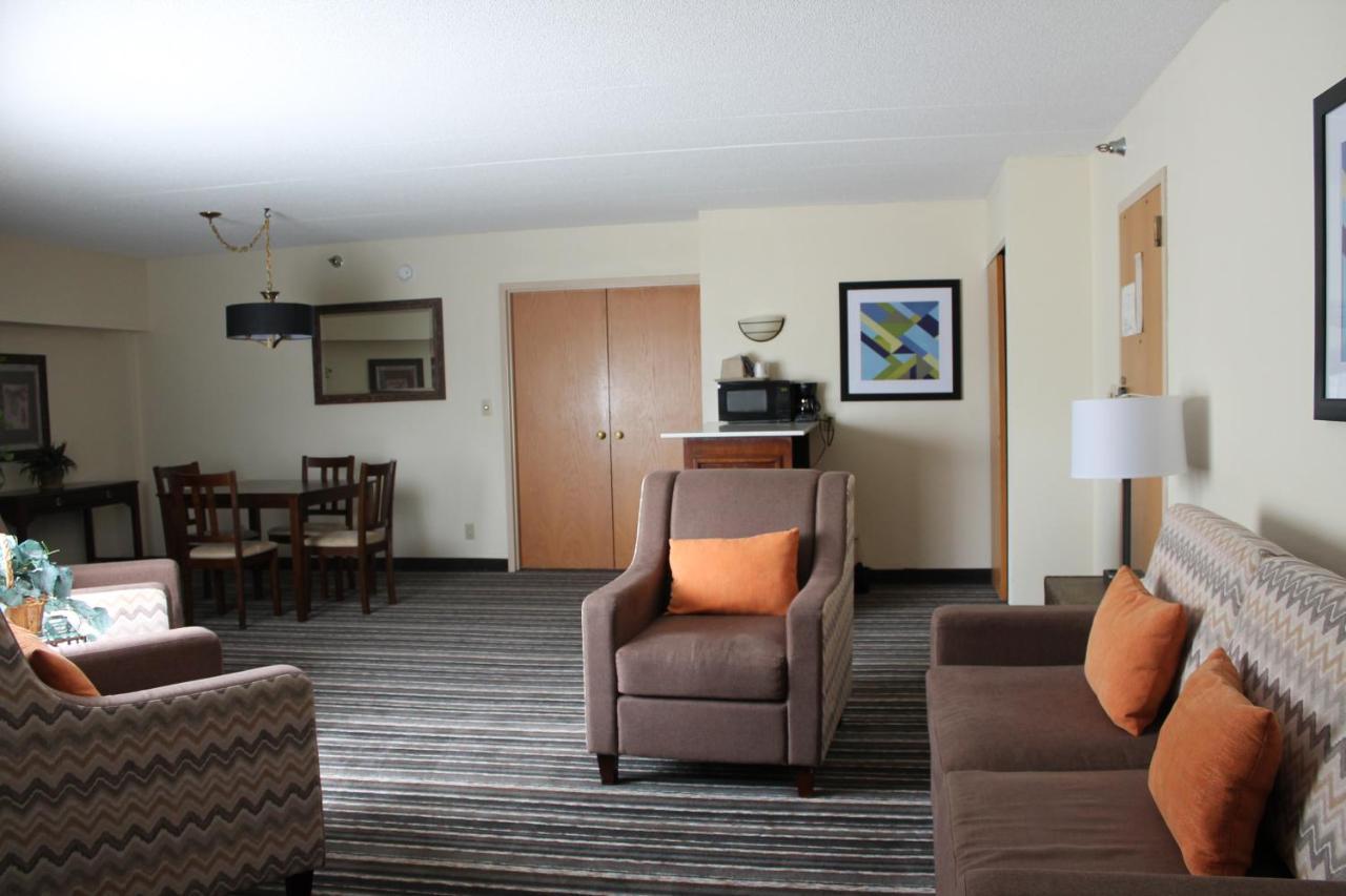 Crossroads Hotel And Huron Event Center ภายนอก รูปภาพ