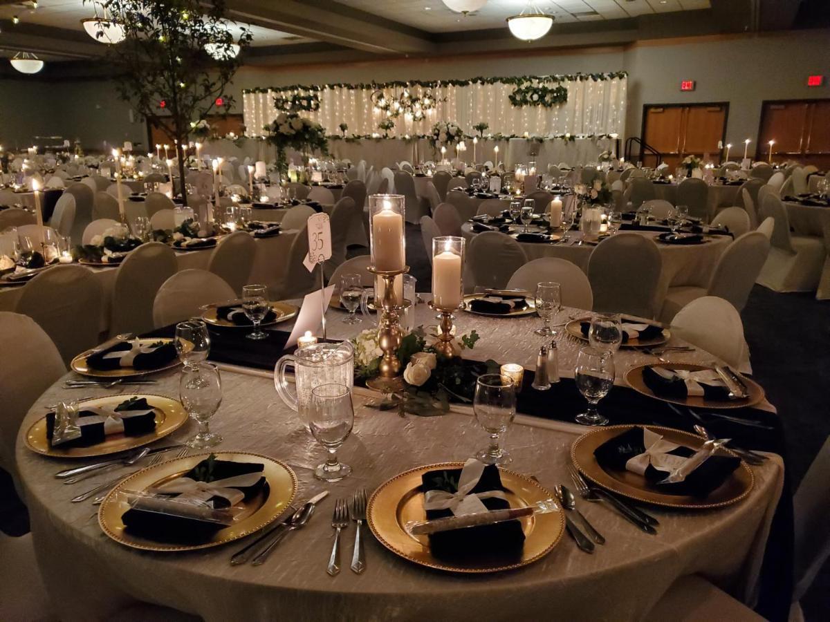Crossroads Hotel And Huron Event Center ภายนอก รูปภาพ