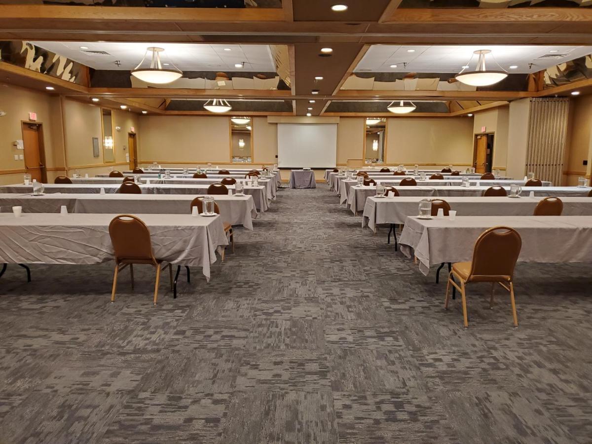 Crossroads Hotel And Huron Event Center ภายนอก รูปภาพ