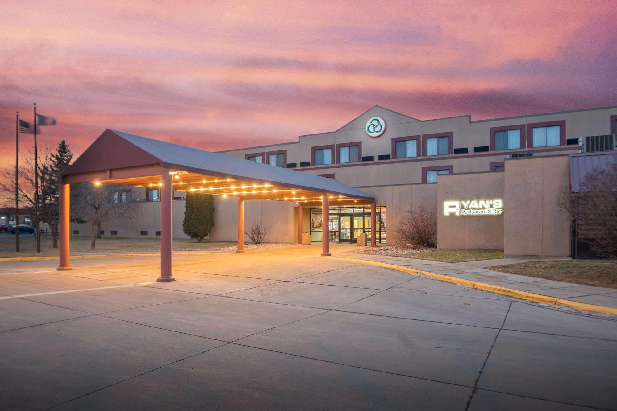 Crossroads Hotel And Huron Event Center ภายนอก รูปภาพ