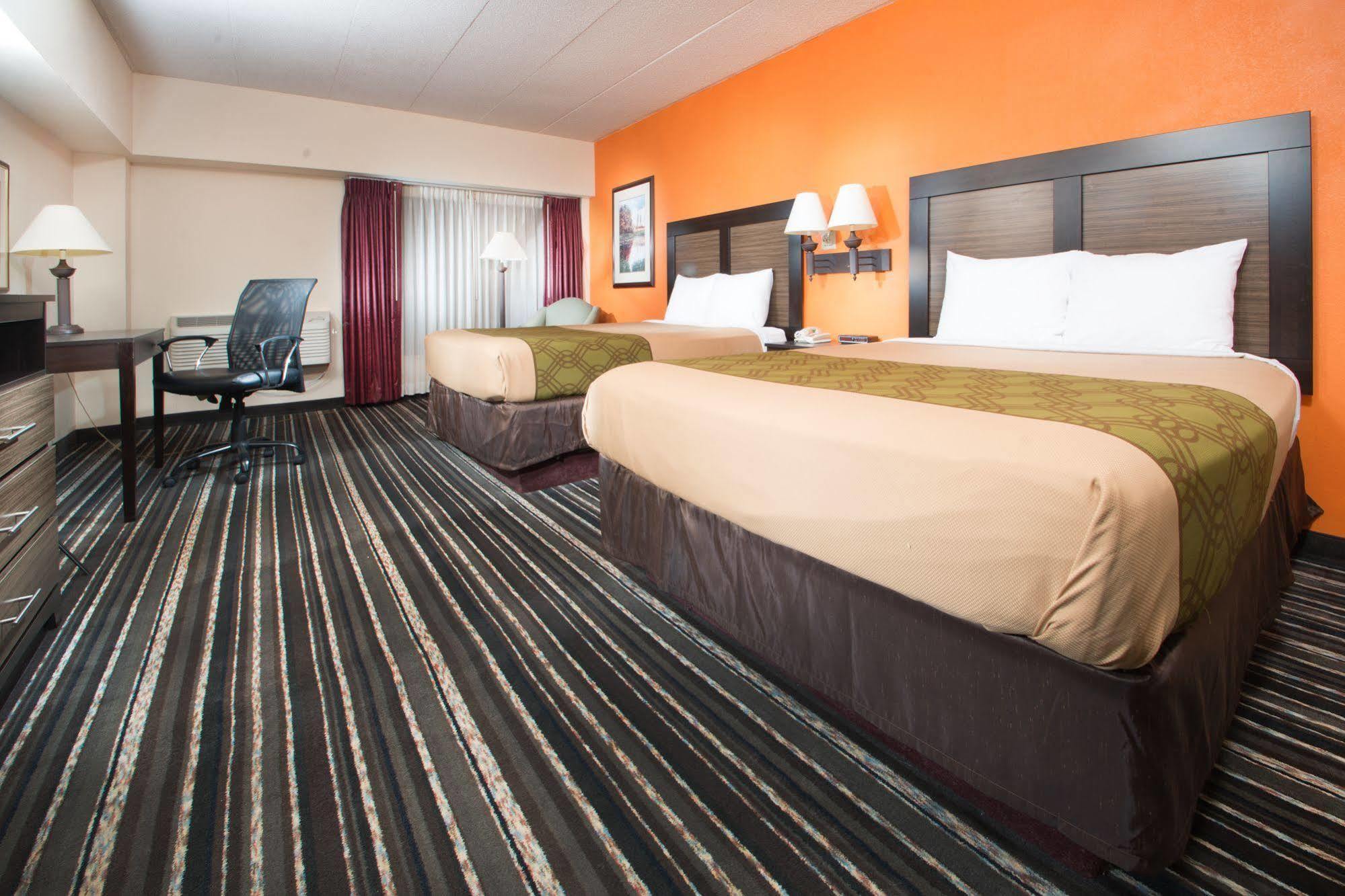 Crossroads Hotel And Huron Event Center ภายนอก รูปภาพ