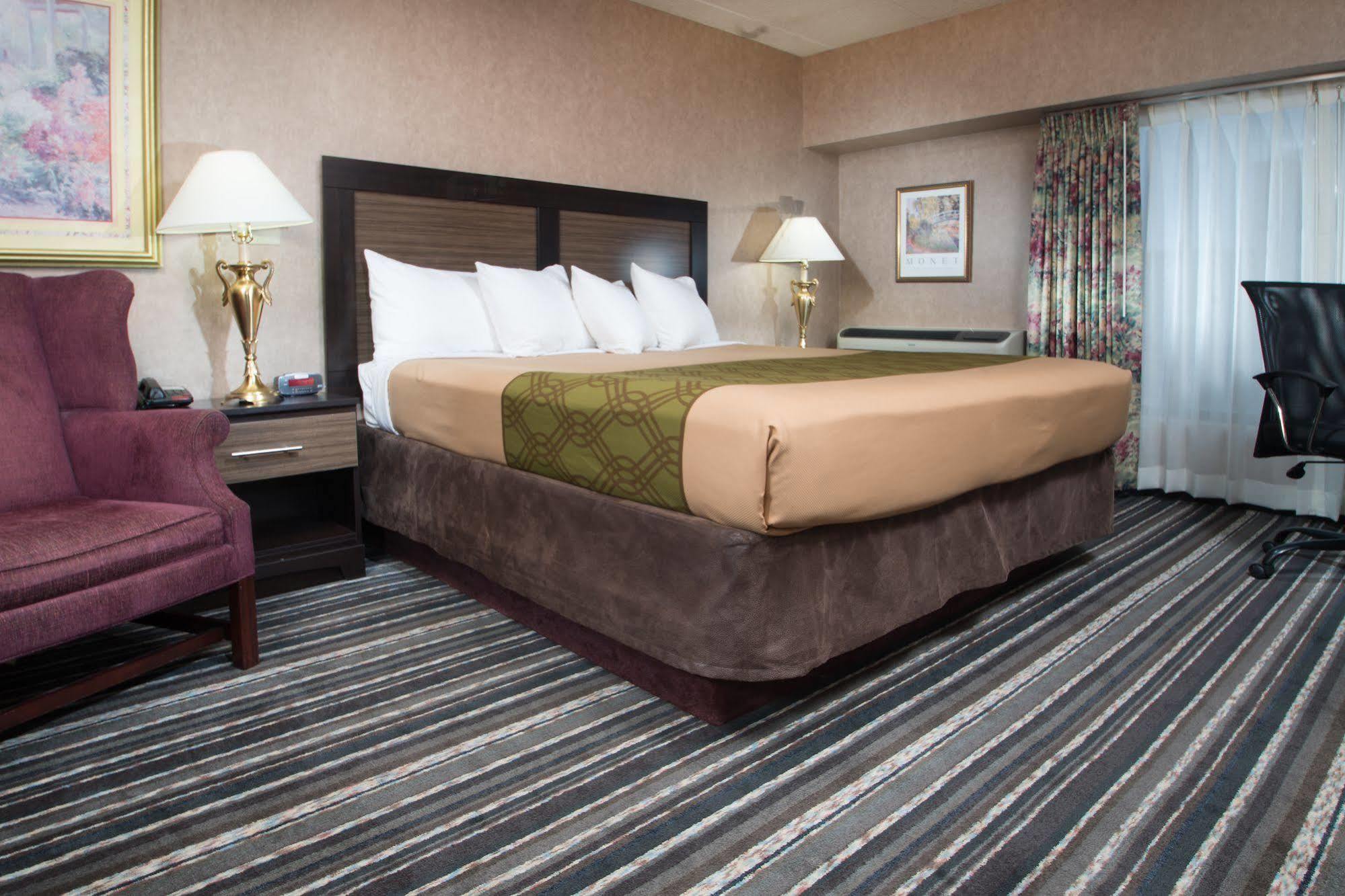 Crossroads Hotel And Huron Event Center ภายนอก รูปภาพ