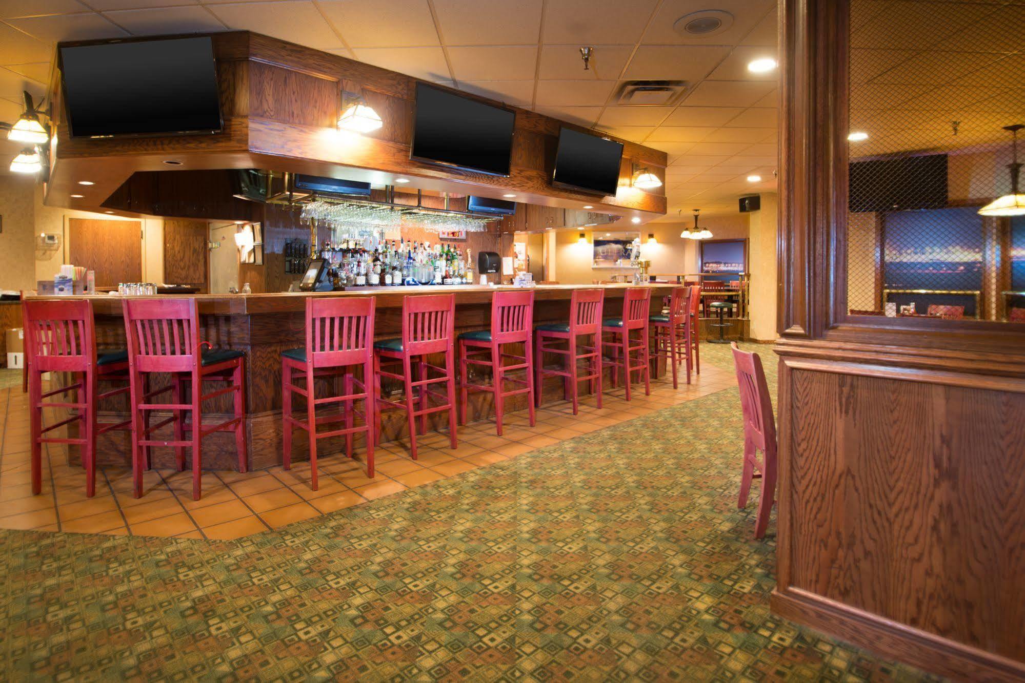 Crossroads Hotel And Huron Event Center ภายนอก รูปภาพ